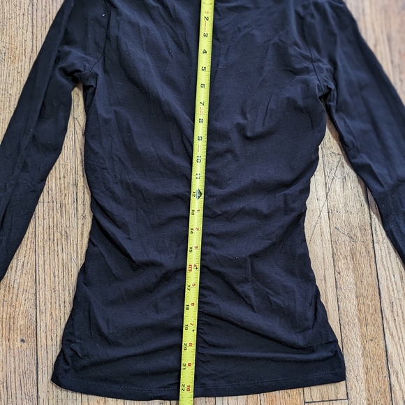 Athleta long sleeve v-neck black shirt - Picture 5 of 5